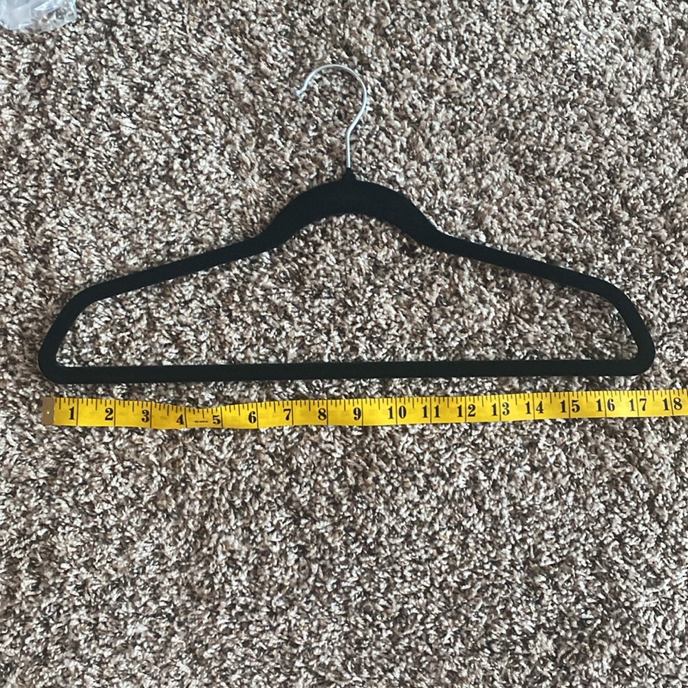 velvet hangers (25)
